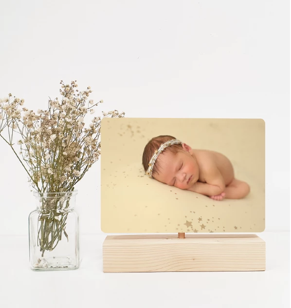 En A Coruña, donde las tradiciones religiosas y los eventos familiares tienen un gran peso, los recordatorios de bautizo personalizados se han convertido en un elemento imprescindible para inmortalizar este día.