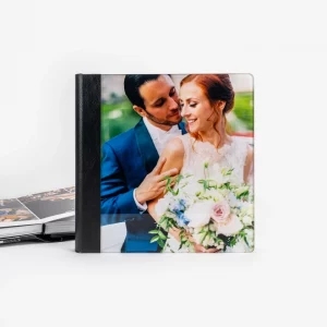 El Álbum de Fotos con Portada en Acrílico Premium es un álbum fotográfico de lujo con diseño personalizado, ideal para bodas, familia o sesiones profesionales.