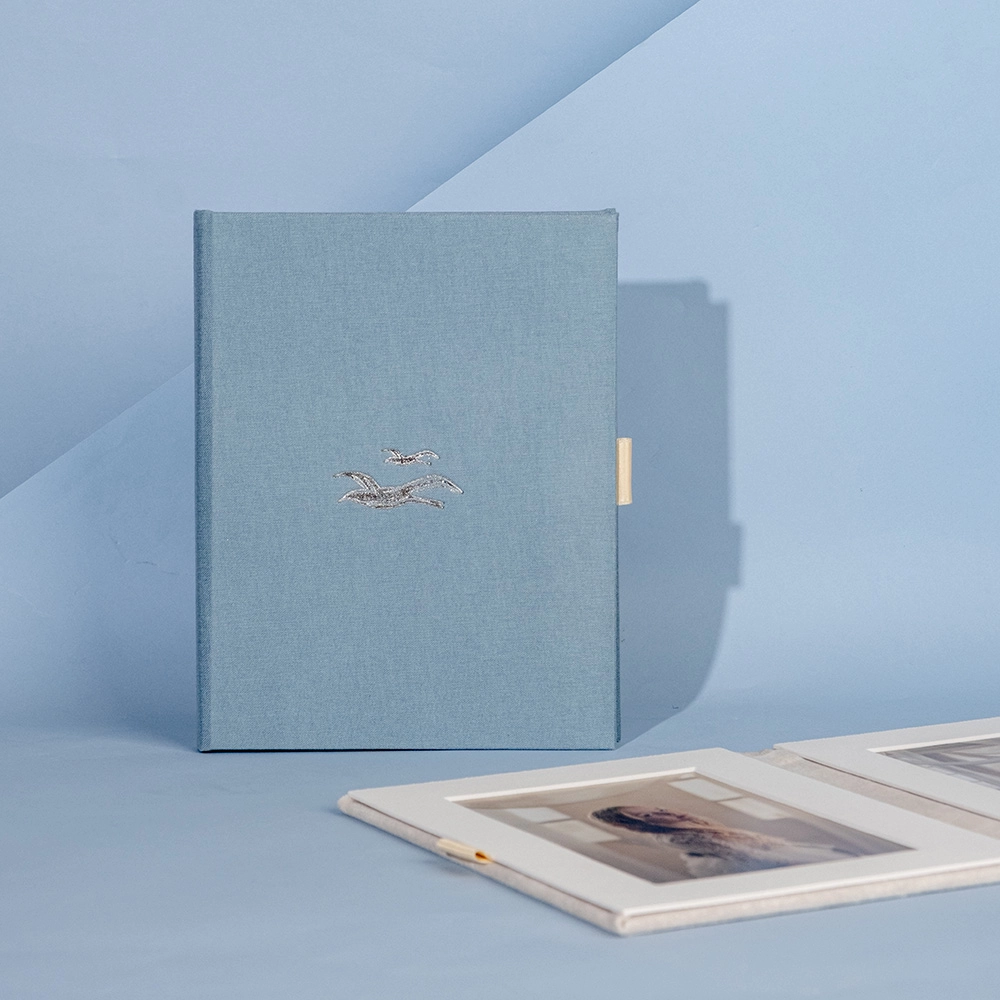 El Folio Fotográfico de Diseño Premium Personalizado es una forma elegante y atemporal de conservar los recuerdos más importantes.