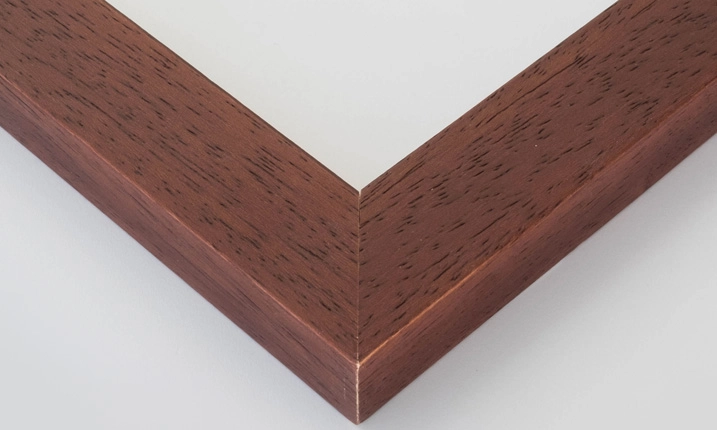 El Marco Contemporary Personalizado con Fotografía es una pieza diseñada para quienes valoran la estética moderna, limpia y equilibrada.