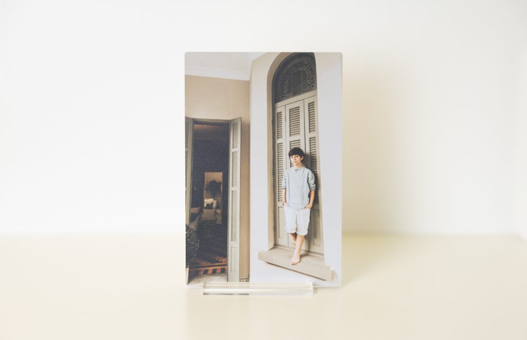 Con su estructura de aluminio ligero y resistente, el marco dibond es ideal para impresiones UV de alta calidad.