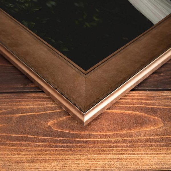El Marco Royal es la elección ideal para quienes buscan una decoración con un aire vintage, evocando referencias al pasado y capturando la estética y cultura de una época específica.