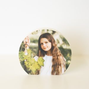 Este taco redondo, disponible en madera o PVC, tiene un grosor de 19 mm y un acabado mate que le otorga un aspecto elegante y sobrio.