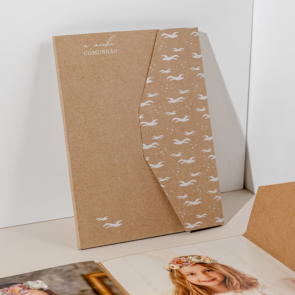 El Cover Premium Pack de 11 fotografías personalizadas es el detalle perfecto para regalar en Primeras Comuniones, bodas o bautizos.