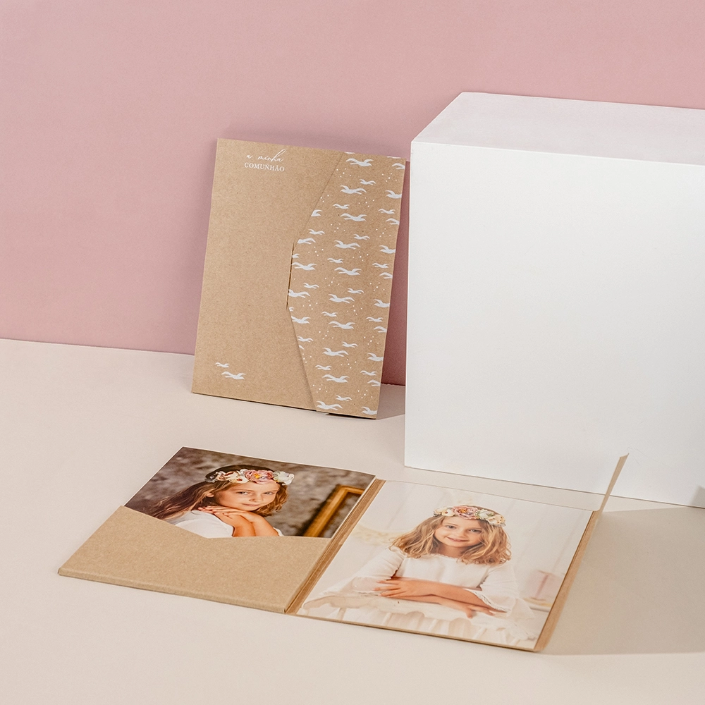 El Cover Premium Pack de 11 fotografías personalizadas es el detalle perfecto para regalar en Primeras Comuniones, bodas o bautizos.