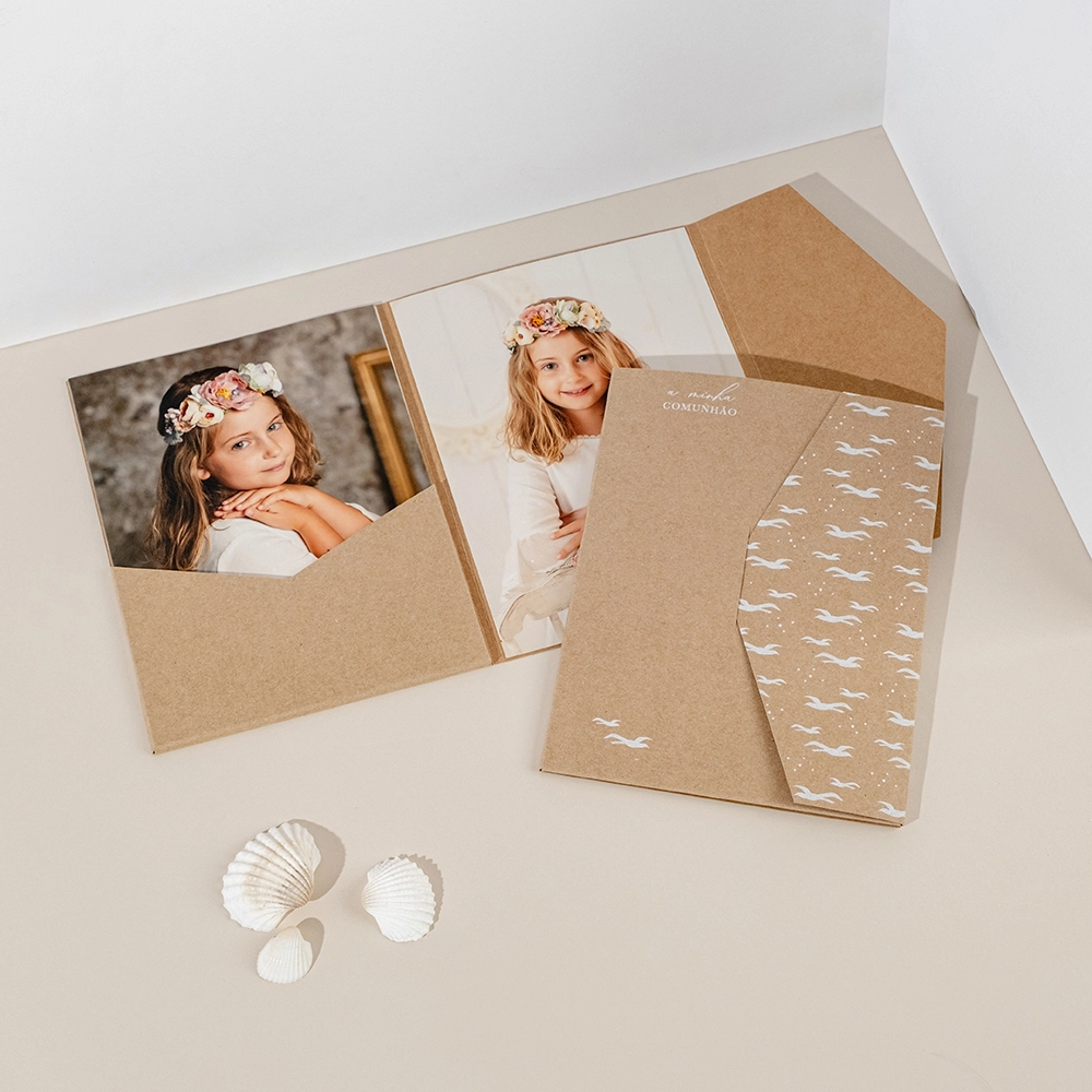El Cover Premium Pack de 11 fotografías personalizadas es el detalle perfecto para regalar en Primeras Comuniones, bodas o bautizos.