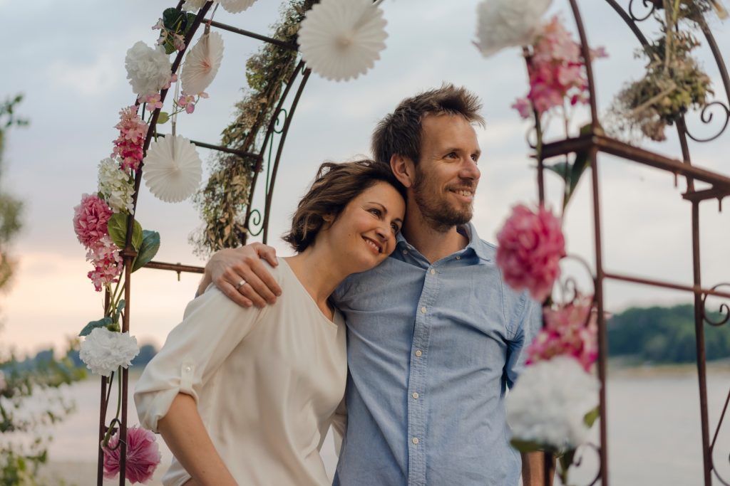 Uno de esos detalles que ha ganado cada vez más importancia en las bodas de hoy en España, y especialmente en Galicia, es el recordatorio personalizado para invitados. Pero… ¿qué son exactamente estos recordatorios y por qué son tan especiales?
