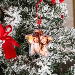 La estrella de Navidad personalizada con foto para el arbolito es un adorno clásico transformado en un recuerdo entrañable.