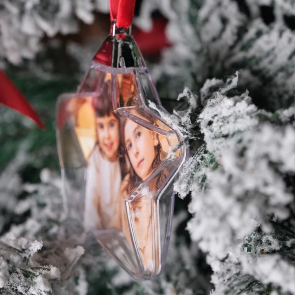 La estrella de Navidad personalizada con foto para el arbolito es un adorno clásico transformado en un recuerdo entrañable.