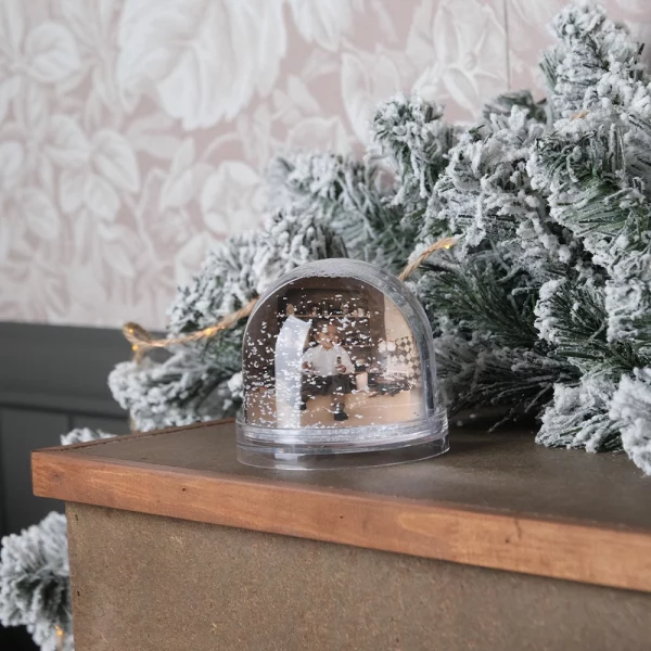 El globo de nieve de Navidad personalizado con fotografía es un clásico que nunca pierde encanto.