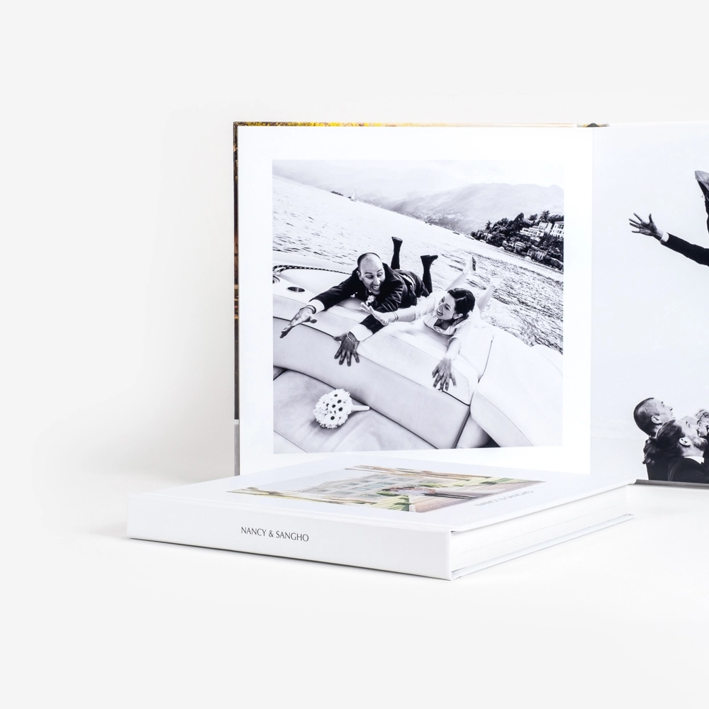 El Álbum de Fotografías con Portada Personalizada es un álbum fotográfico profesional de lujo, ideal para bodas, sesiones familiares o newborn.