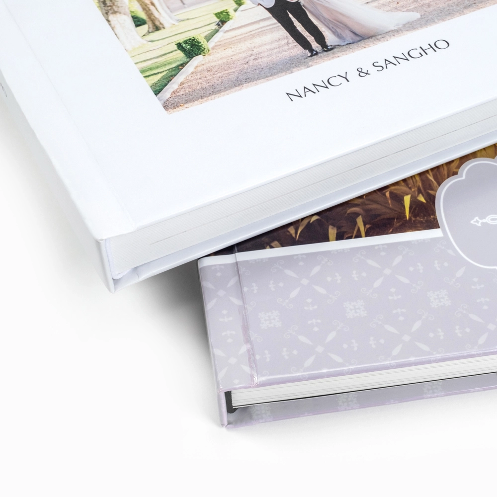 El Álbum de Fotografías con Portada Personalizada es un álbum fotográfico profesional de lujo, ideal para bodas, sesiones familiares o newborn.