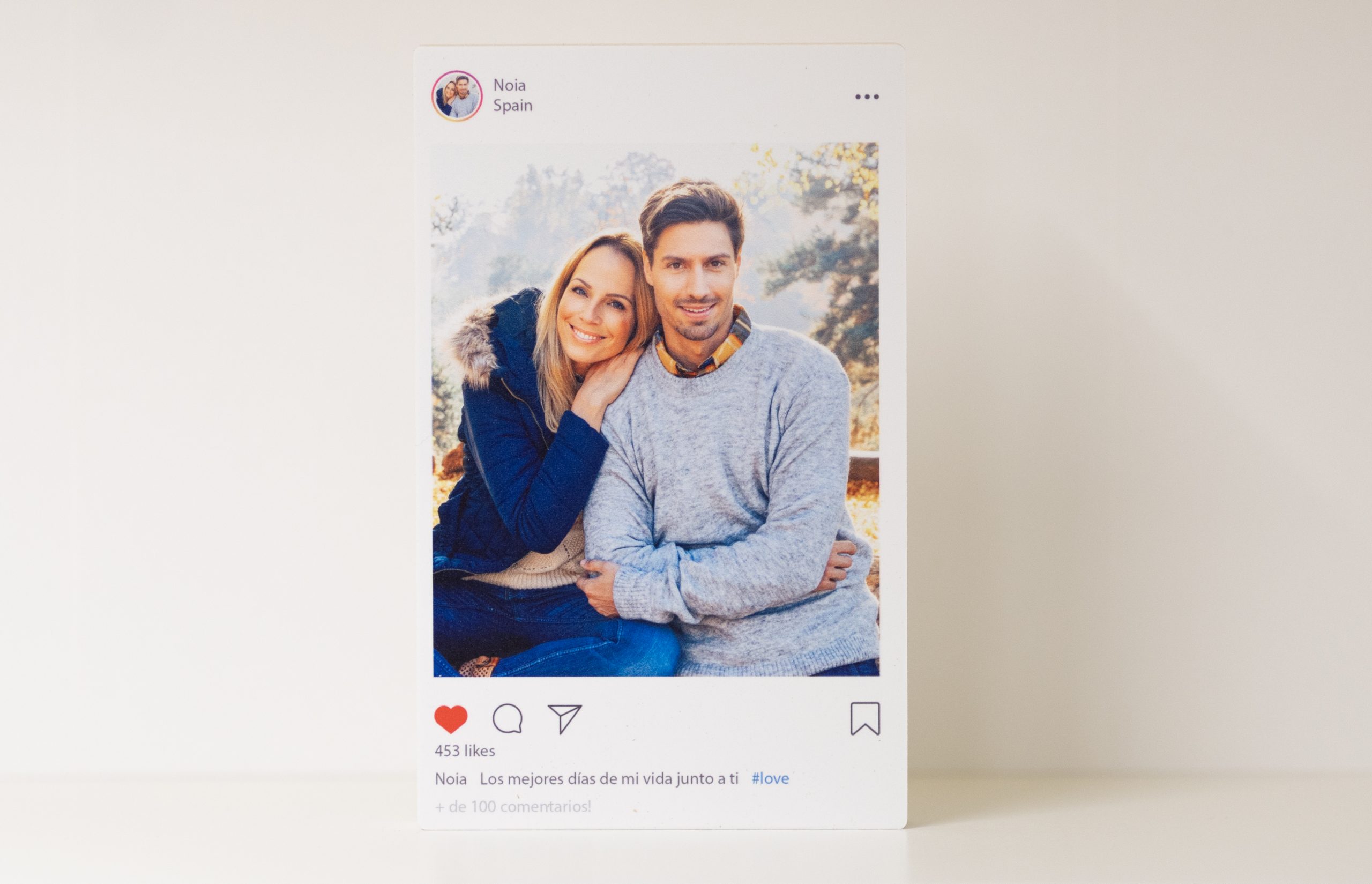 ¡Sorprende con un marco en forma de Instagram! Personaliza con tu foto y texto.