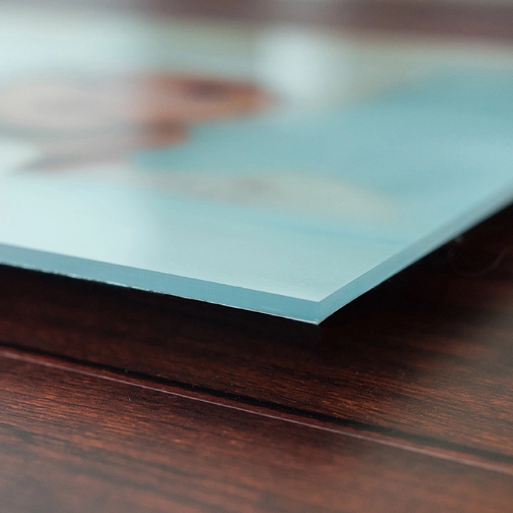 Cuadros en acrílico personalizados con impresión UV de alta definición. Elige espesor, colores ultra vibrantes y fijaciones de aluminio incluídas. Efecto flotante espectacular. La opción contemporánea definitiva para tu foto.