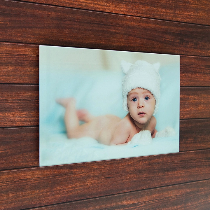 Cuadros en acrílico personalizados con impresión UV de alta definición. Elige espesor, colores ultra vibrantes y fijaciones de aluminio incluídas. Efecto flotante espectacular. La opción contemporánea definitiva para tu foto.