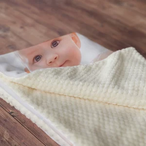 Manta personalizada con tu foto favorita. Elige entre modelo simple o polar ultra suave. Producto original, creativo y perfecto para decorar, regalar y disfrutar noches acogedoras. ¡Calidez con tu toque personal!