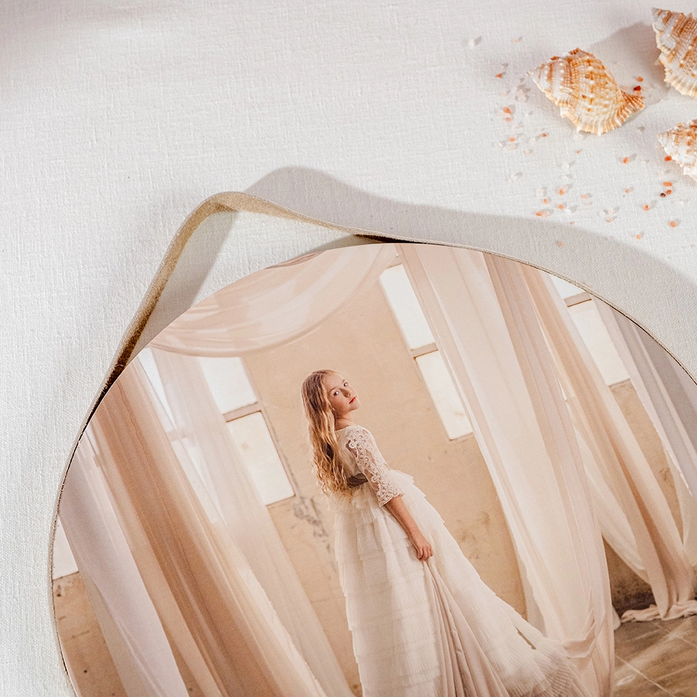 Marco Decorativo Circular Moderno con Cinta de Cuero