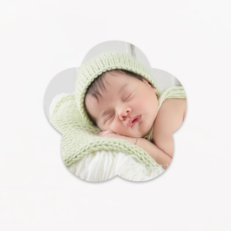 ¡Decora con naturaleza y arte! Nuestro Marco Flor Flotante personalizado transforma tu foto en una escultura floral para la pared. Disponible en madera o PVC, con efecto flotante 'air' y laminado arena. Un regalo único y decorativo.