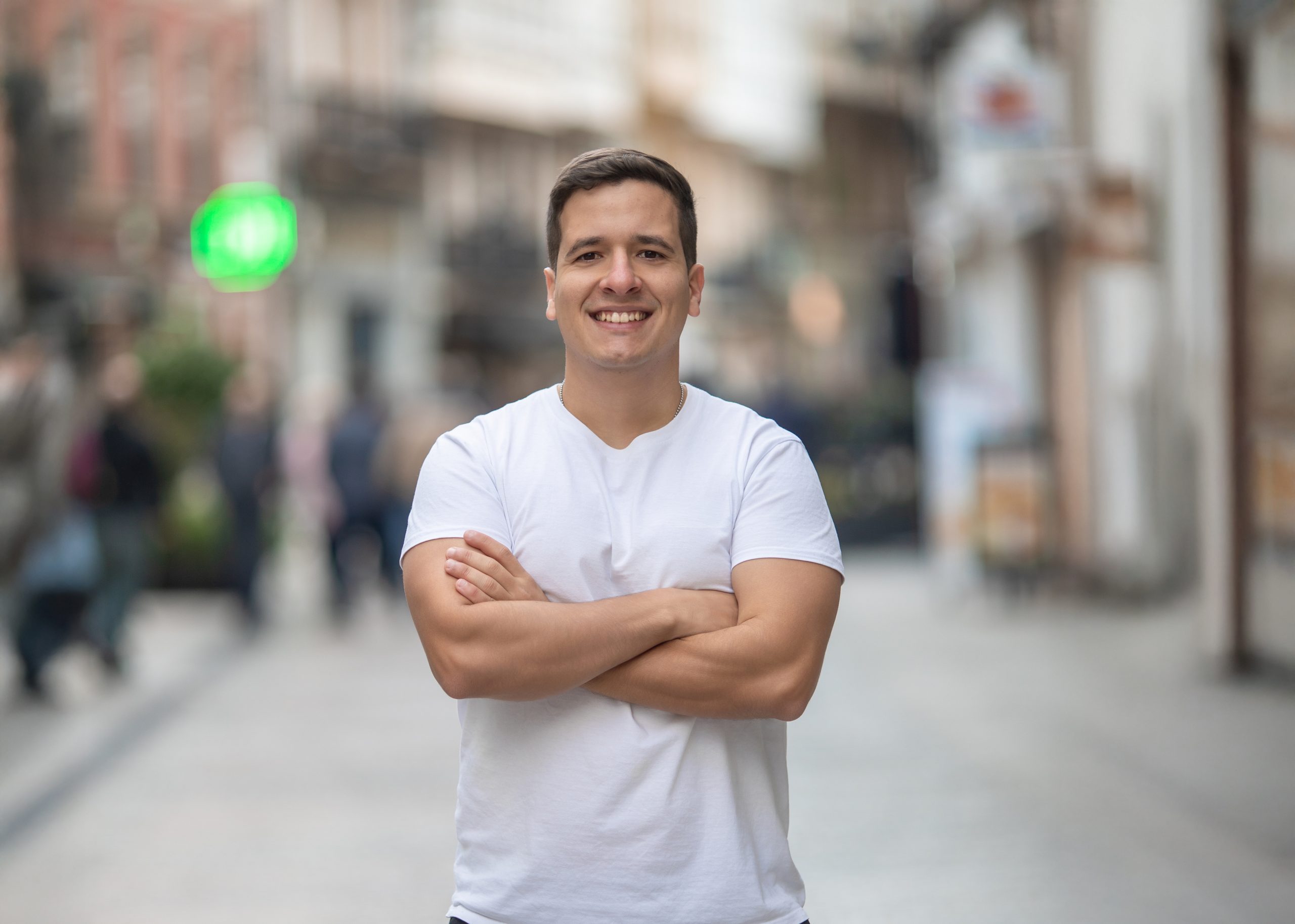 Con este lanzamiento, Yan Fernández formaliza su disponibilidad para viajar y documentar bodas en cualquier punto de España y Europa. La web detalla su proceso de trabajo, desde el primer contacto hasta la entrega final, e incluye su portfolio más selecto, testimonios de clientes y toda la información para solicitar presupuesto.